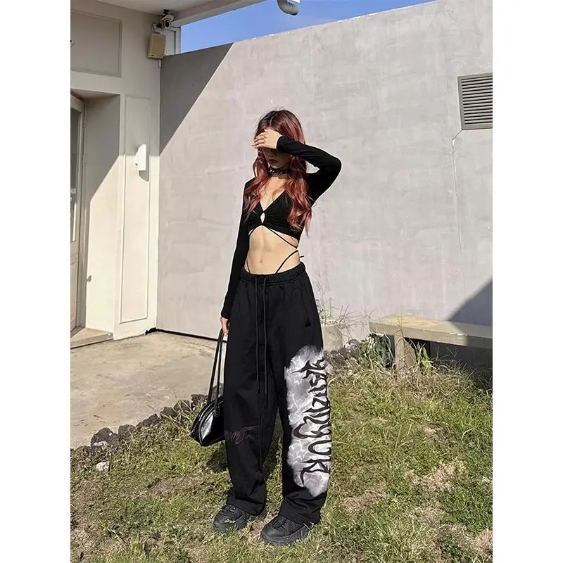 Рисунок 6 - Винтажные спортивные брюки QWEEK Y2K