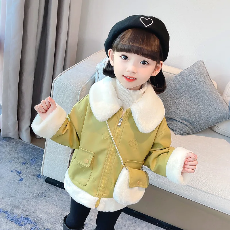 

Женское бархатное кожаное пальто, новинка 2023, зимняя модная утепленная Детская плюшевая теплая куртка с лацканами, милая верхняя одежда из искусственной кожи для девочек