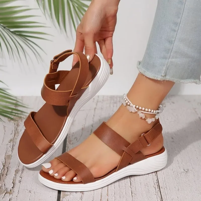 Sandali con zeppa comfort beige in pelle da donna con strappo CASUAL COMFORT | Scarpe&Scarpe