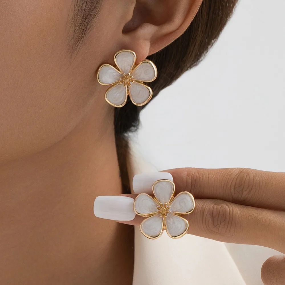 Fashion Simple Metal Flower Stud Earrings for Women Personality Gold Silver Color Earring Party Wedding Daily Jewelry Gifts