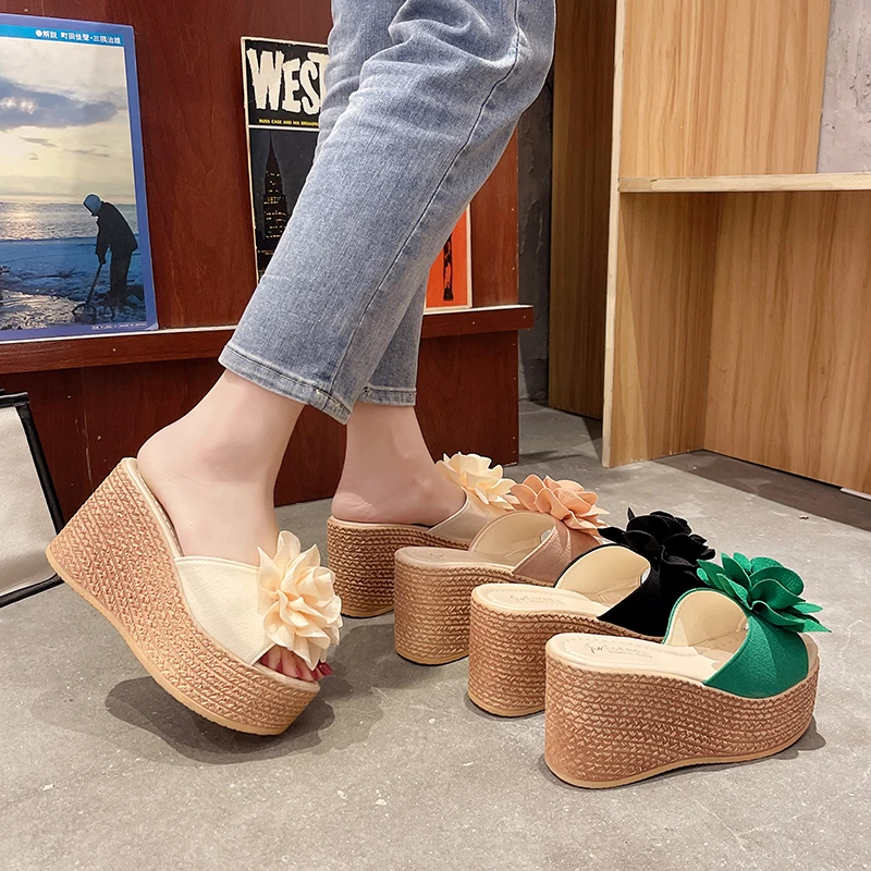 Damen Keilsandaletten 2026 – Neue Sommer Slip-on High-Heel Fashion Damenschuhe – Bequeme Blumen-Outdoor-Plateau-Sandalen – Detail 2