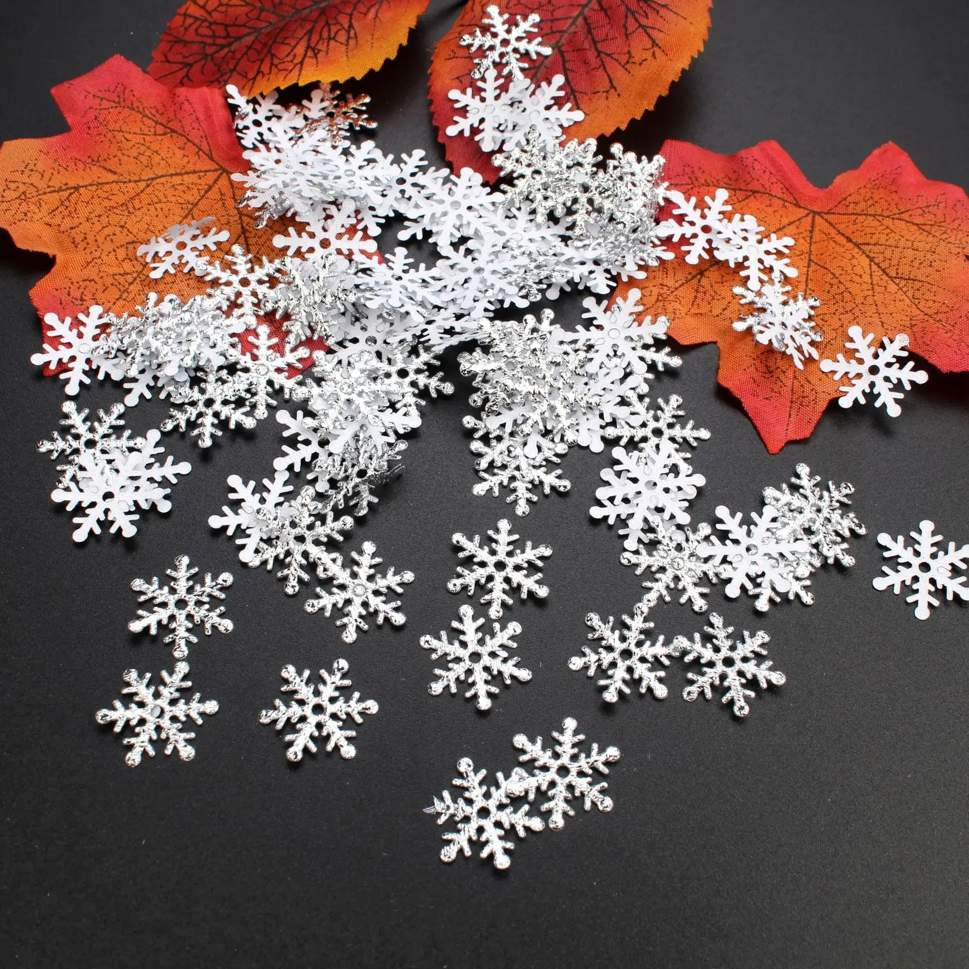 thumbnail image 1 of 300 piezas de copos de nieve navideños de 2 cm, confeti, adornos para árbol de Navidad, decoraciones navideñas para el hogar, suministros de decoración para tartas y fiestas de invierno, 1 of 5