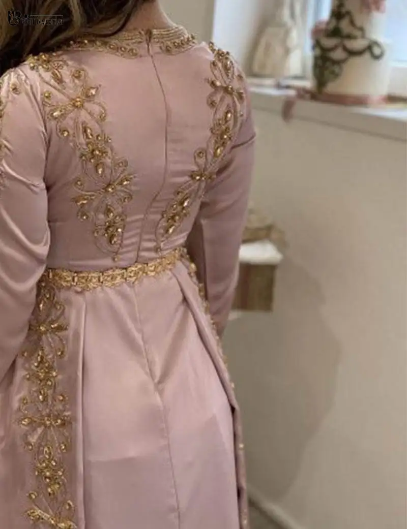 فساتين سهرة مخصصة بأكمام طويلة من فيستدوس فورماليس...