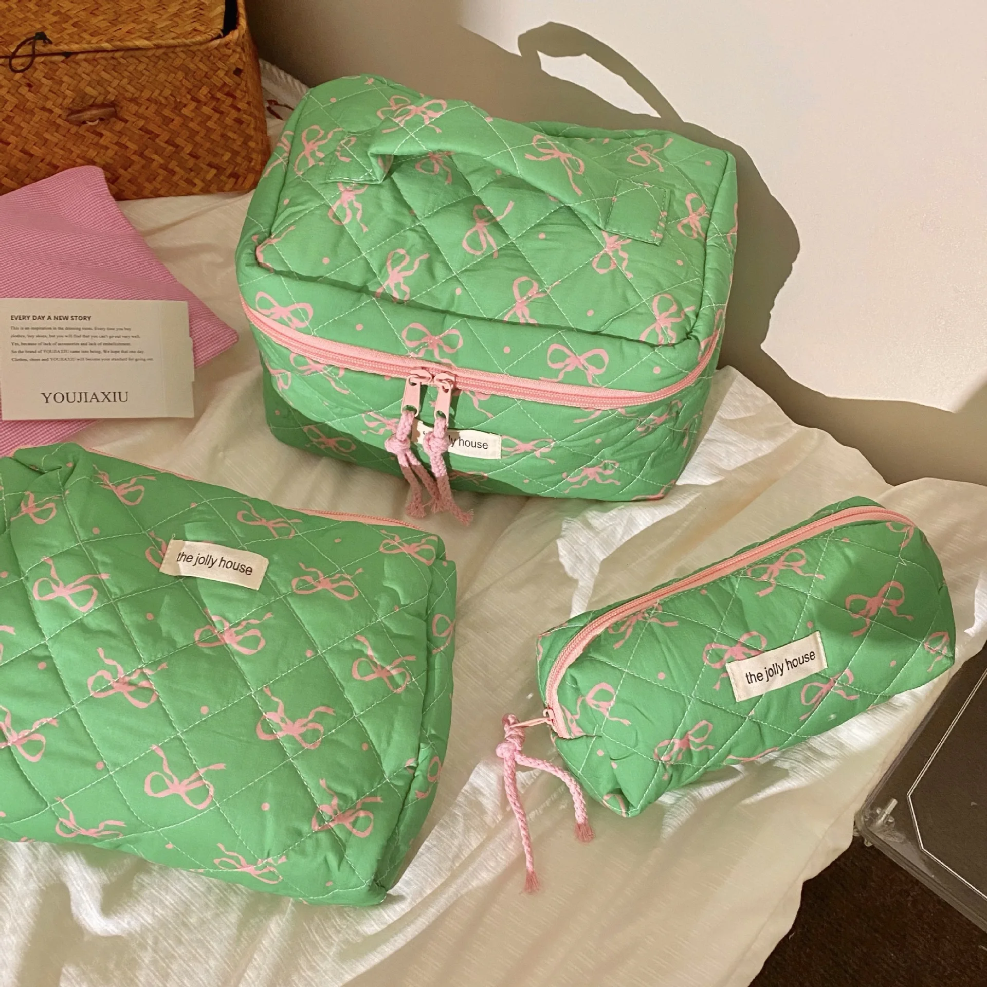 Green Pink Contrasting Bow Makeup Bag Large Capacity Portable Travel Toiletry Bag Storage Bag 2