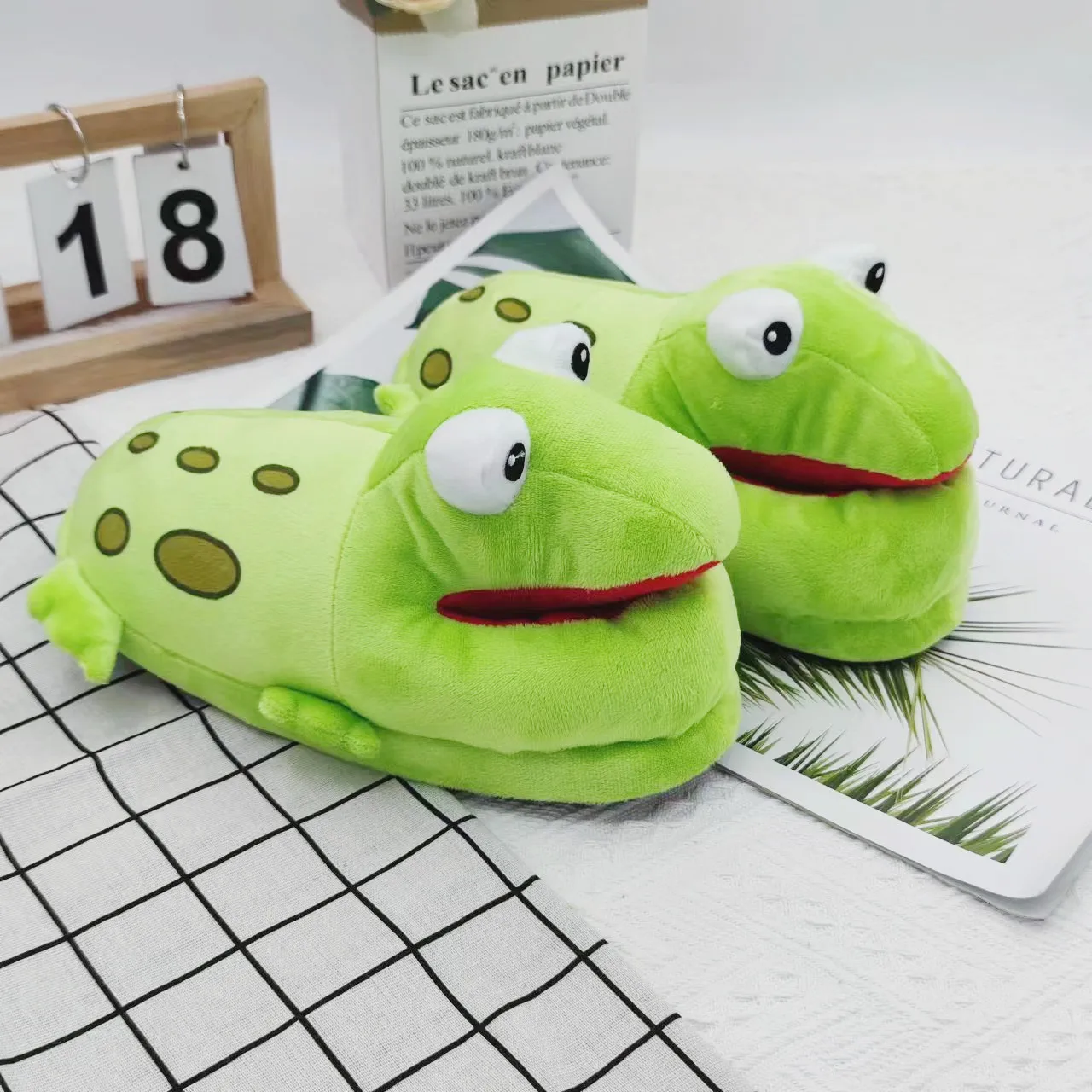 Fashion Pond Frog Slippers Home Cartoon Animal Indoor Shoes for Women Winter Warm Plush Slides Girls Chunky Cosplay Fur Slippers