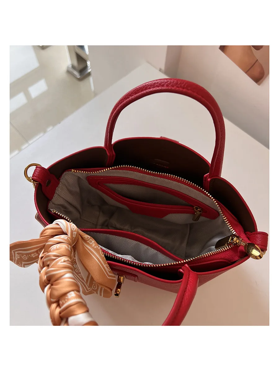 Maxdutti 2023 New Italian Bucket Bag Women Fashion Leather Bag Retro Elegant Red Silk Scarf Party Handbag Messenger Bag