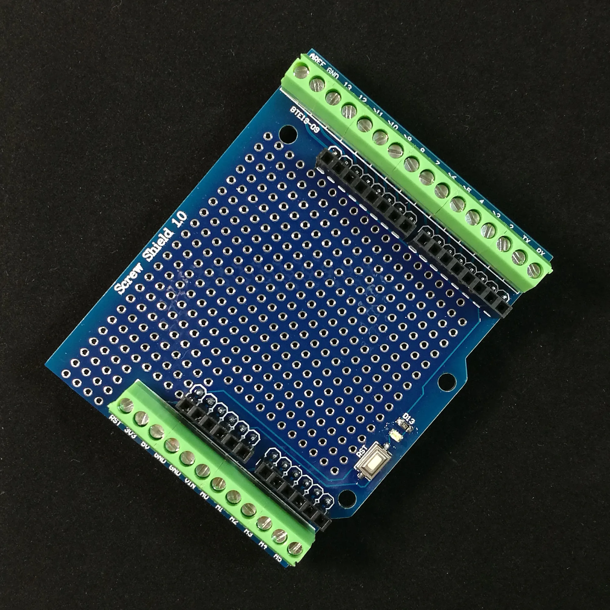 

Screw Shield 1.0 Terminal Board Compatible with UNO R3/MEGA2560 KF350 3.5mm Pitch Welding Version [Factory]