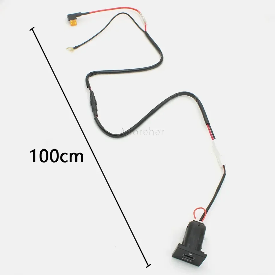 Adattatore Doppia USB QC3.0 Per Ford Focus 2006-2011 – LED Rosso, Ricarica Rapida, Connettore Integrato, Plug-and-play