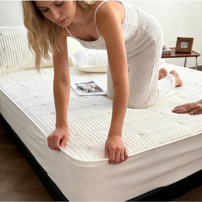 Ultimate Waterproof Quilted Mattress Protector - Breathable Microfiber with 360° Elastic Deep Pocket, Anti-Mite Protection