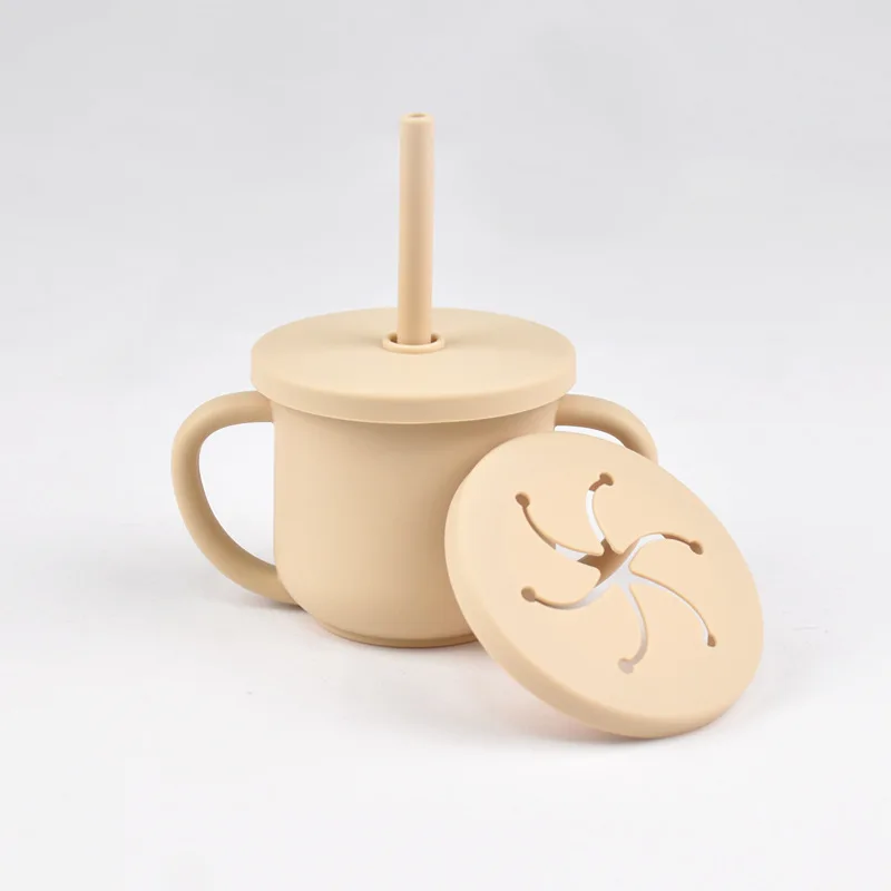1pcs  실리콘 밀짚 컵 BPA 무료 휴대용 스토리지 스낵 컨테이너 먹이 컵 어린이 누출 방지 학습 음료 컵