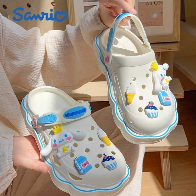 

Хит продаж 2024, Симпатичные Сабо Hello Kitty Kuromi Cinnamoroll, летние модные сандалии, Y2k, обувь на плоской подошве, аниме Sanrio, подарок