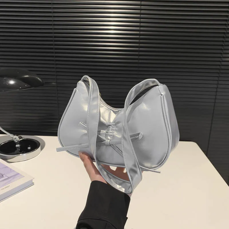thumbnail image 1 of Bolso de mano personalizado con diseño de nicho para mujer de estilo extranjero Bolso bandolera de un solo hombro con forma de media luna para mujer 2024 nuevo y hermoso, 1 of 5