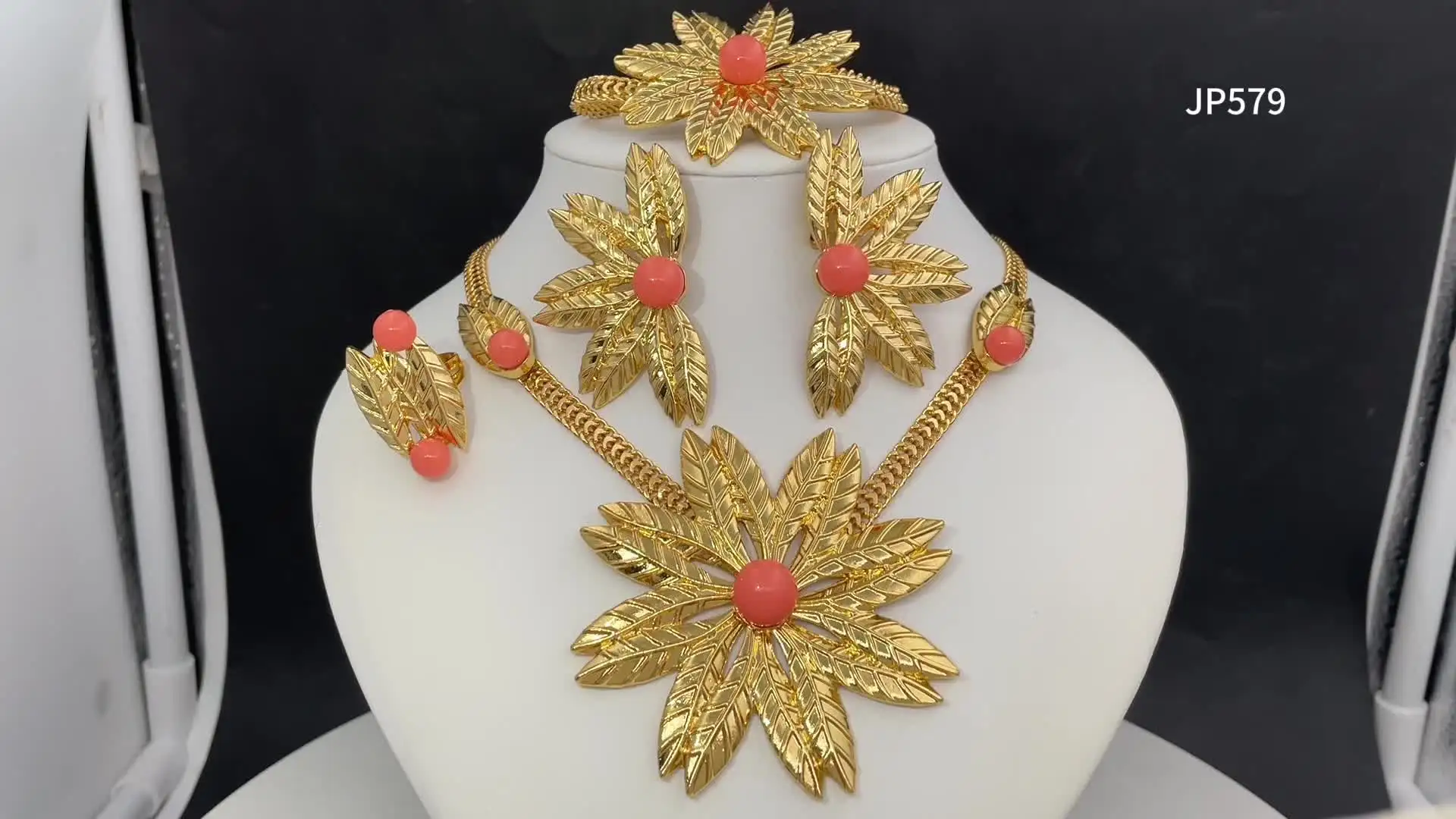 Комплект женских украшений из колье серёг браслета кольца искусственного