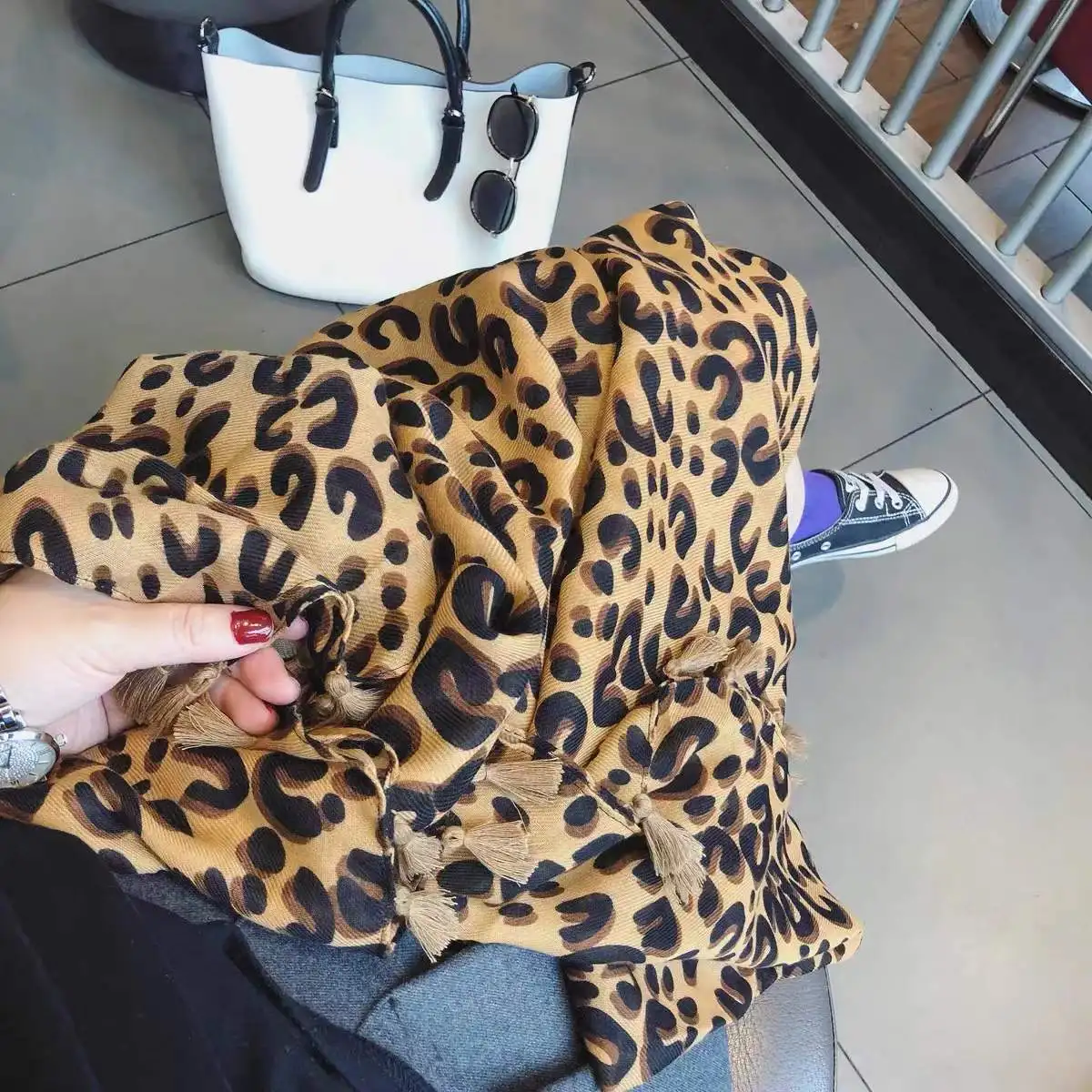Designer brand autumn luxury Grey ladies wild leopard scarf female long scarf shawl thin brown fashionable scarf long shawl - Image 3