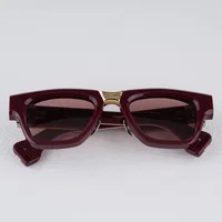 Lunettes de soleil vintage de luxe pour femmes, monture épaisse rouge foncé avec détails en métal doré, lunettes de soleil de haute qualité pour homme avec étui 6