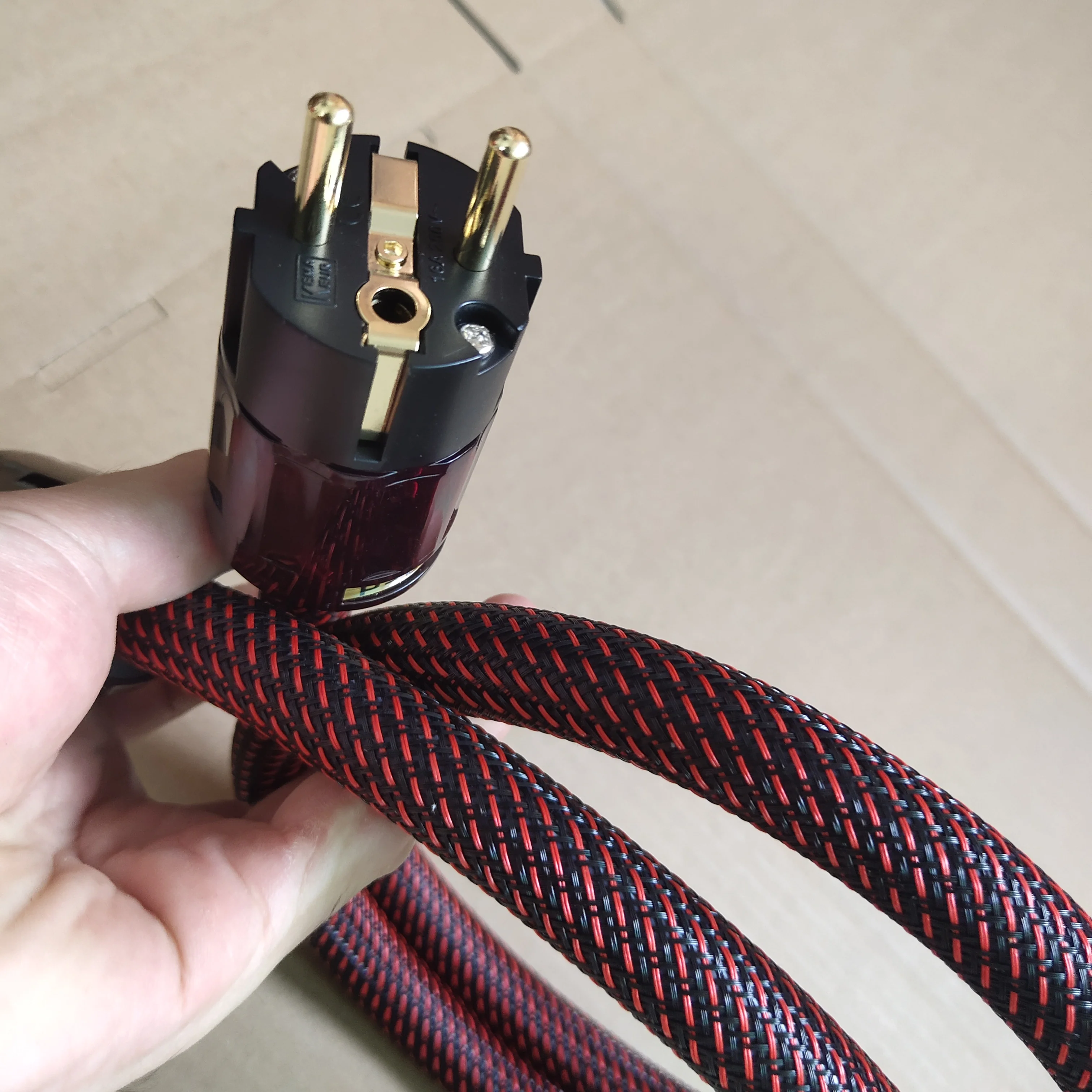 audio furutech hifi prise arrière cordon us et prise broches haute qualité