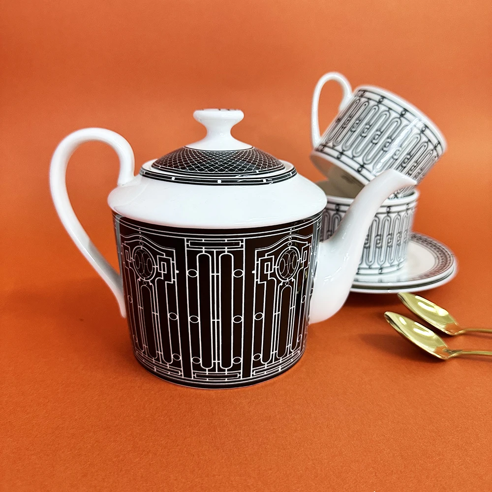 Coffee Cup Saucer Set Luxury Ceramic Tulip Coffee Pot With Hand and Dish Milk Tea Cappuccino Tableware