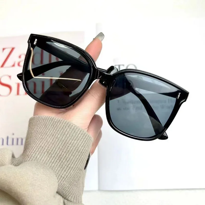 

New Decorative Rice Nails Sunglasses Women Design Brand Bigframe Sun Glasses Outdoor Leisure Women Eyewear UV400 Oculos De Sol