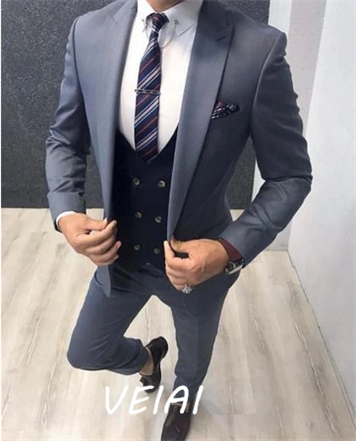 

Costume Homme New Arrival Wedding Tuxedos for Groom Slim Fit Men Suit Set Navy Blue Vest Blazer Terno Masculino 3 Pieces