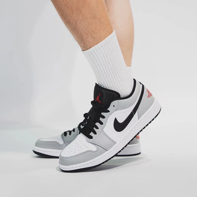 NIKE Air Jordan 1 Synthetic Leather Anti-slip Wear-resistant Low Top Retro Basketball Shoes Men's basketball shoes