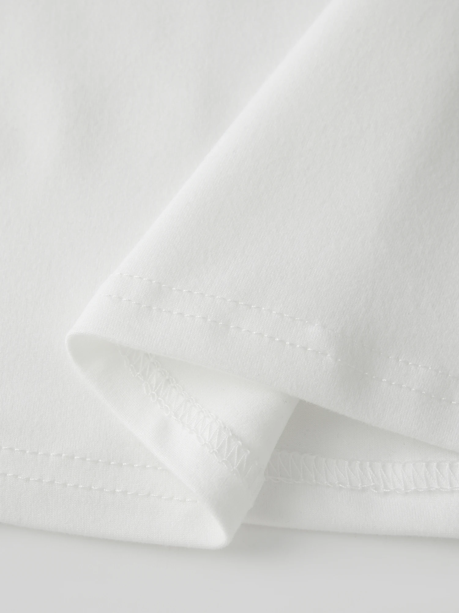 Stylish Women s Sleeveless Halter Top with Metal Ring Detail and Backless Design for Summer Fashion Trend