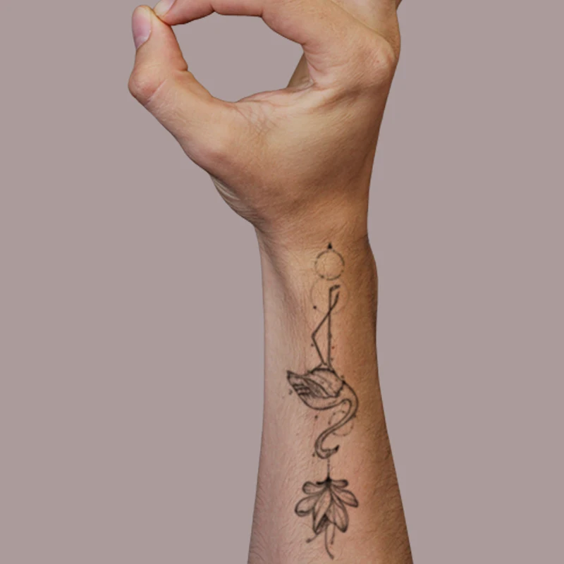 

Small Size Black Red-crowned Crane Temporary Tattoo Sticker for Women Men Body Arm Waist Waterproof Fake Tatto Stamen Line Tatto