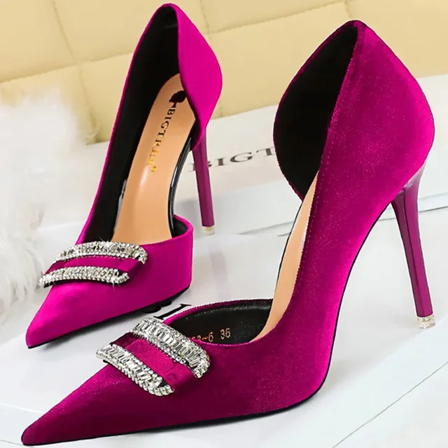 Women's Velvet Buckle Pointed Toe Crystal Pumps 1