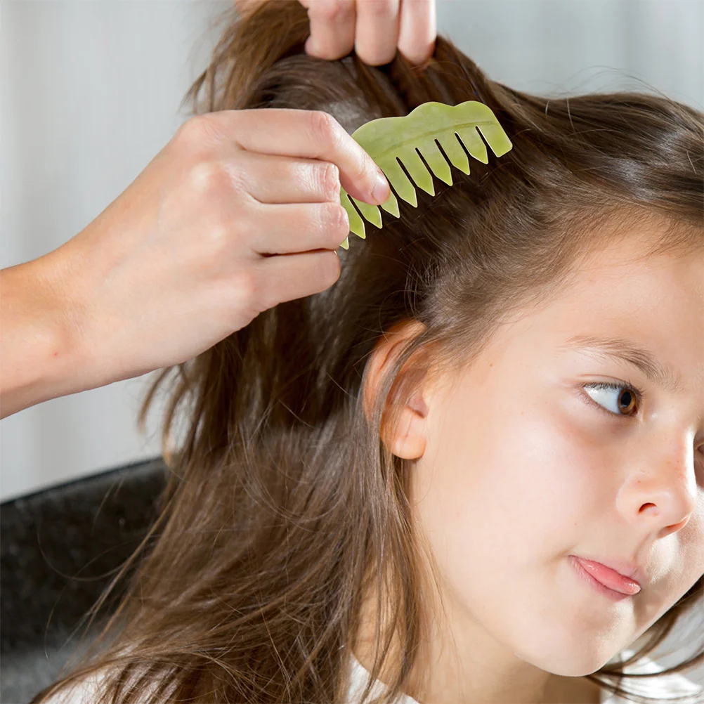 Рисунок 3 - нефритовые расчески для массажа