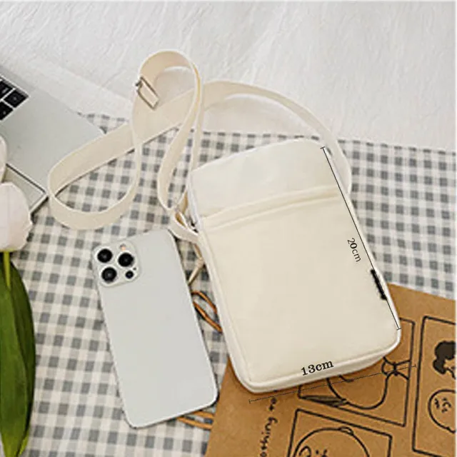 스누피의 귀여움을 담은 세련된 캔버스 가방