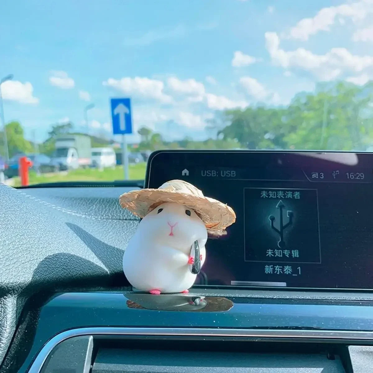 Cute Hamster with Straw Hat Car Ornament,Car Decoration Auto Interior Dashboard Accessories 3