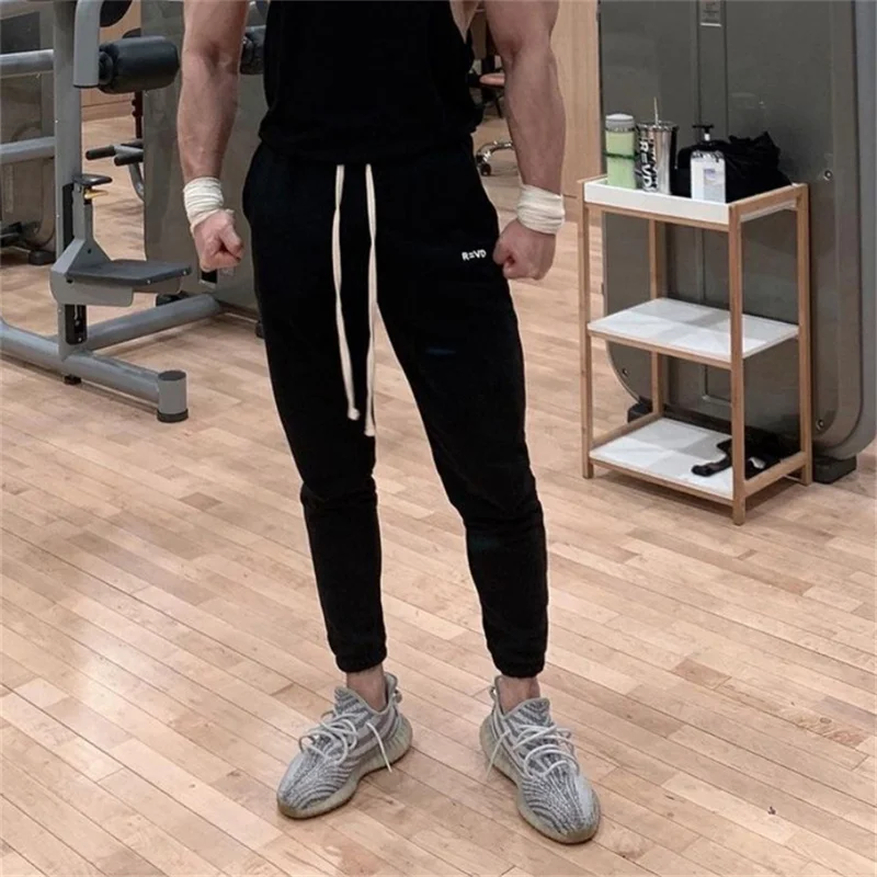 Рисунок 3 - Брюки мужские однотонные на шнуровке