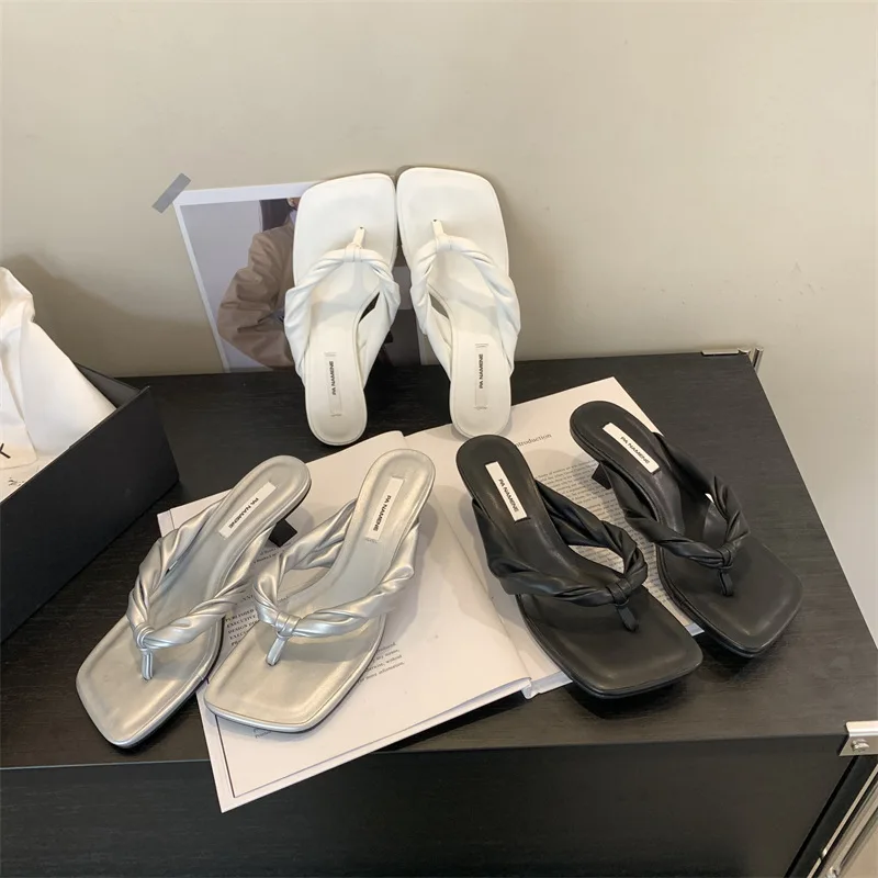 Summer Soft Leather Fashion Casual Solid Color Clip Toe Round Head Low Heel Flat Bottom Herringbone Slippers for Women's Outwear