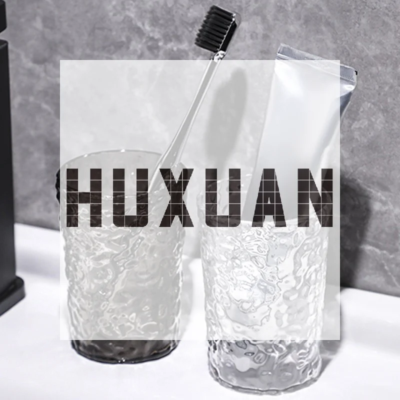 Bicchiere portatile in plastica per collutorio con manico, ideale per il bagno di casa, con porta spazzolino trasparente._voghion.com