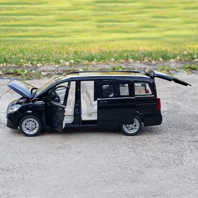 1:32 Diecast Benz V260 Business MPV Alloy Car Model Sound Light Pull Back Car Simulation Boy Toy Decoration 3