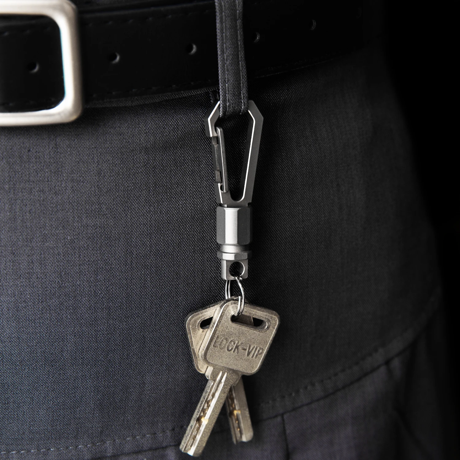 Multifunctional Titanium Alloy Keychain Hidden Knife Cutting Paper Cutting Rope Removing Thread Portable EDC Tools