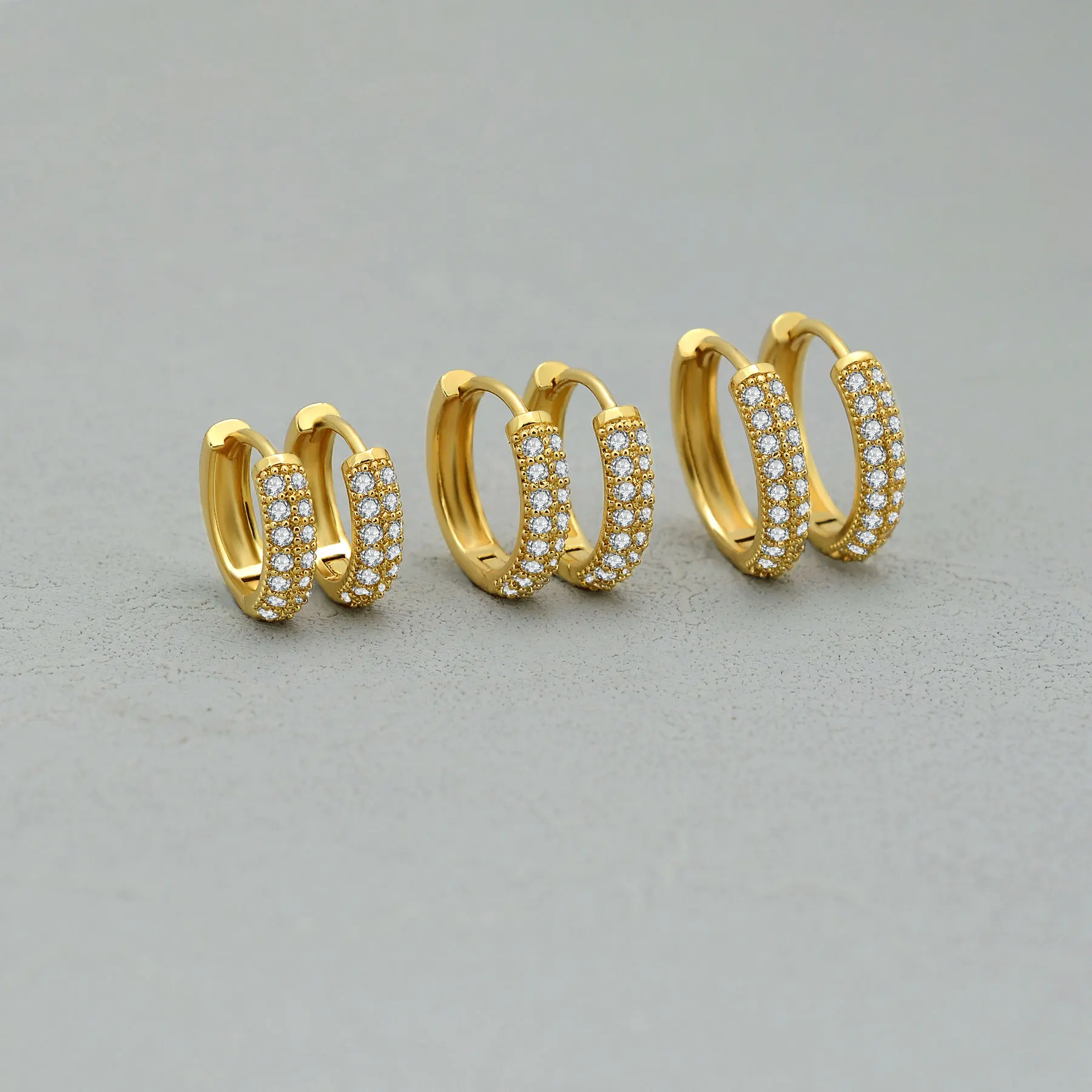 2024 Mode zweireihige Zirkon Huggie Creolen Gold Farbe kleine Knorpel Piercing kleine Ohrringe Hochzeit Schmuck Zubehör – Detail 2