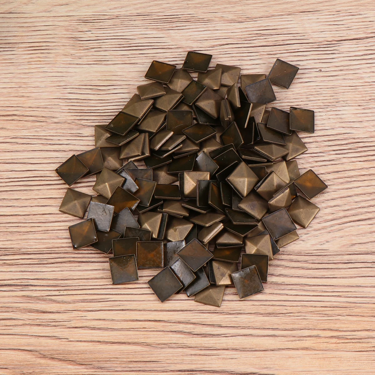 100 Pz 9X9Cm Piramide Spike Flatback Studs Leathercraft Punk Rivet Studs Per Vestiti Borse Scarpe Cintura Decorazione Fai Da Te