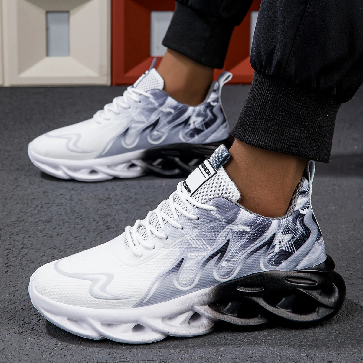 Unisex Lightweight Running Shoes 1