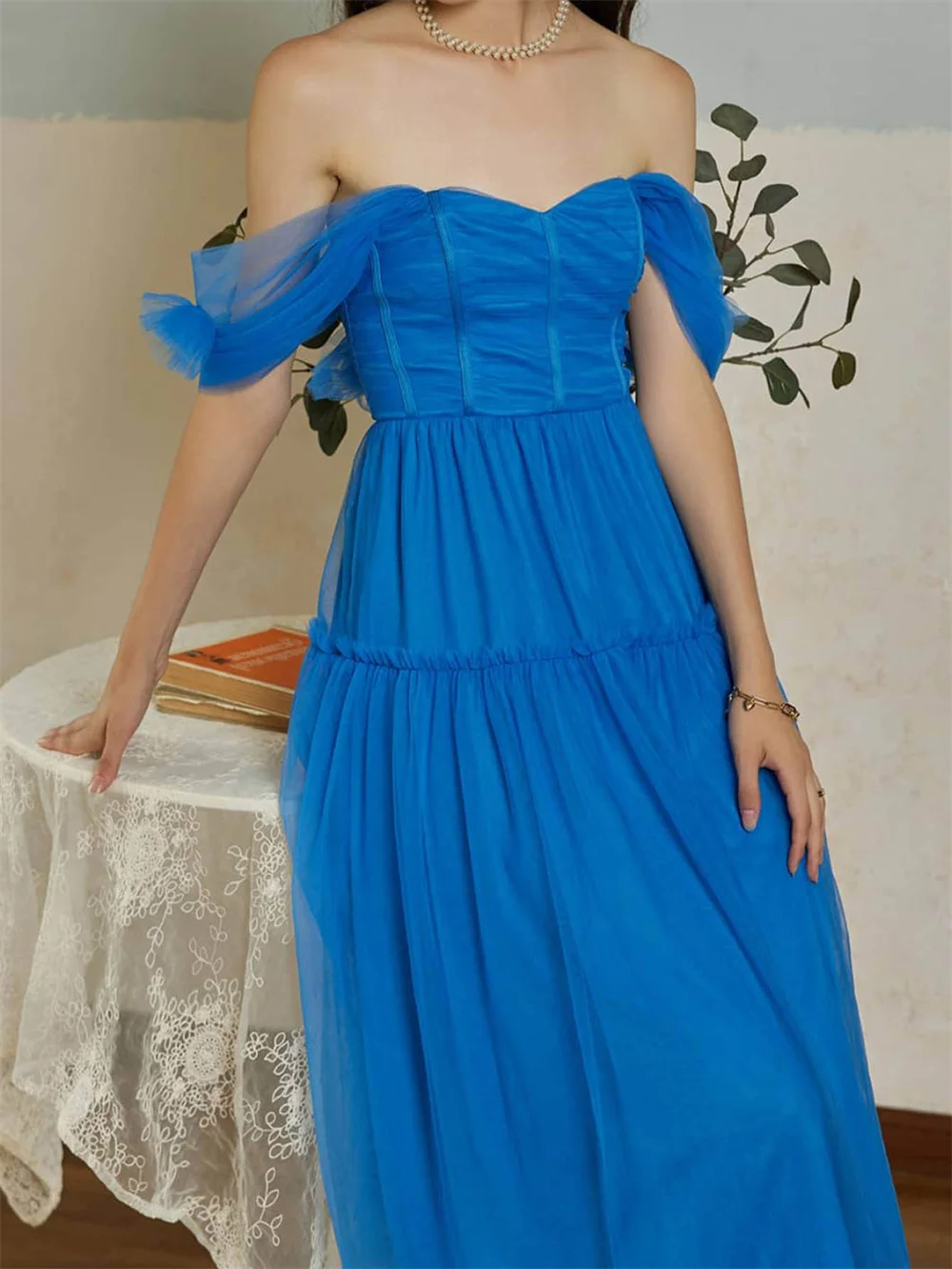 Рисунок 4 - Синее Тюлевое платье с открытыми плечами