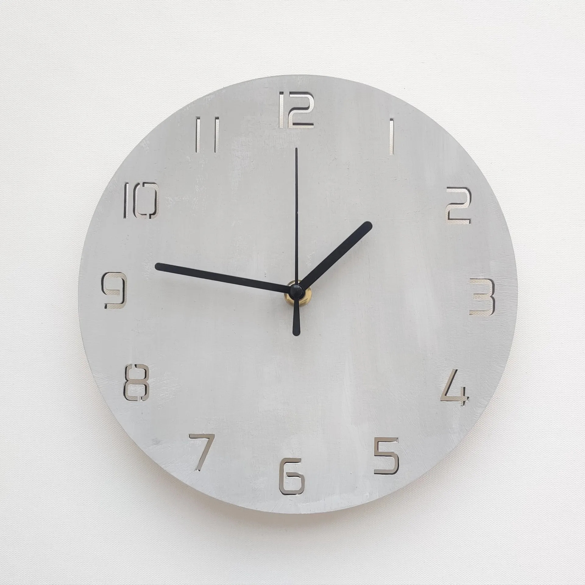 שעון קיר וינטאג' אפור מצופה צמנט, שעון עץ נורדי לבית, שעון שקט לסלון, שעון כניסה רך לקישוט הקיר