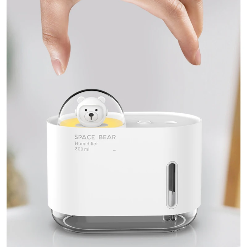 Roztomilý zvlhčovač vzduchu s USB mini vesmírnym medveďom, malý stolný aromaterapeutický sprej na dopĺňanie vody s režimom nočného svetla_voghion.com