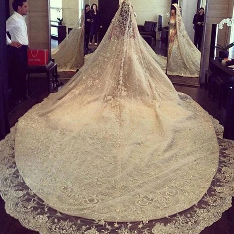 

2022 Luxury Cathedral Bridal Veils Vintage Hot Sale Sparkly Crystals Beaded White Ivory 5 Meters Long Wedding Veil with Comb