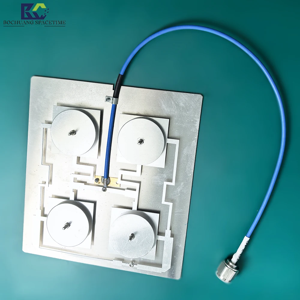 Vue de face de l'amplificateur de signal RF 5.8G 10W-100W, avec ses indicateurs LED et son interrupteur.
