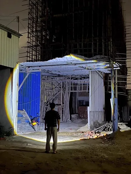 Description Picture 6 of itemSuper Powerful LED Flashlight Zoom Tactical Torch Light High Power USB Rechargeable Lamp Long Range Ultra Bright Lantern Hunting