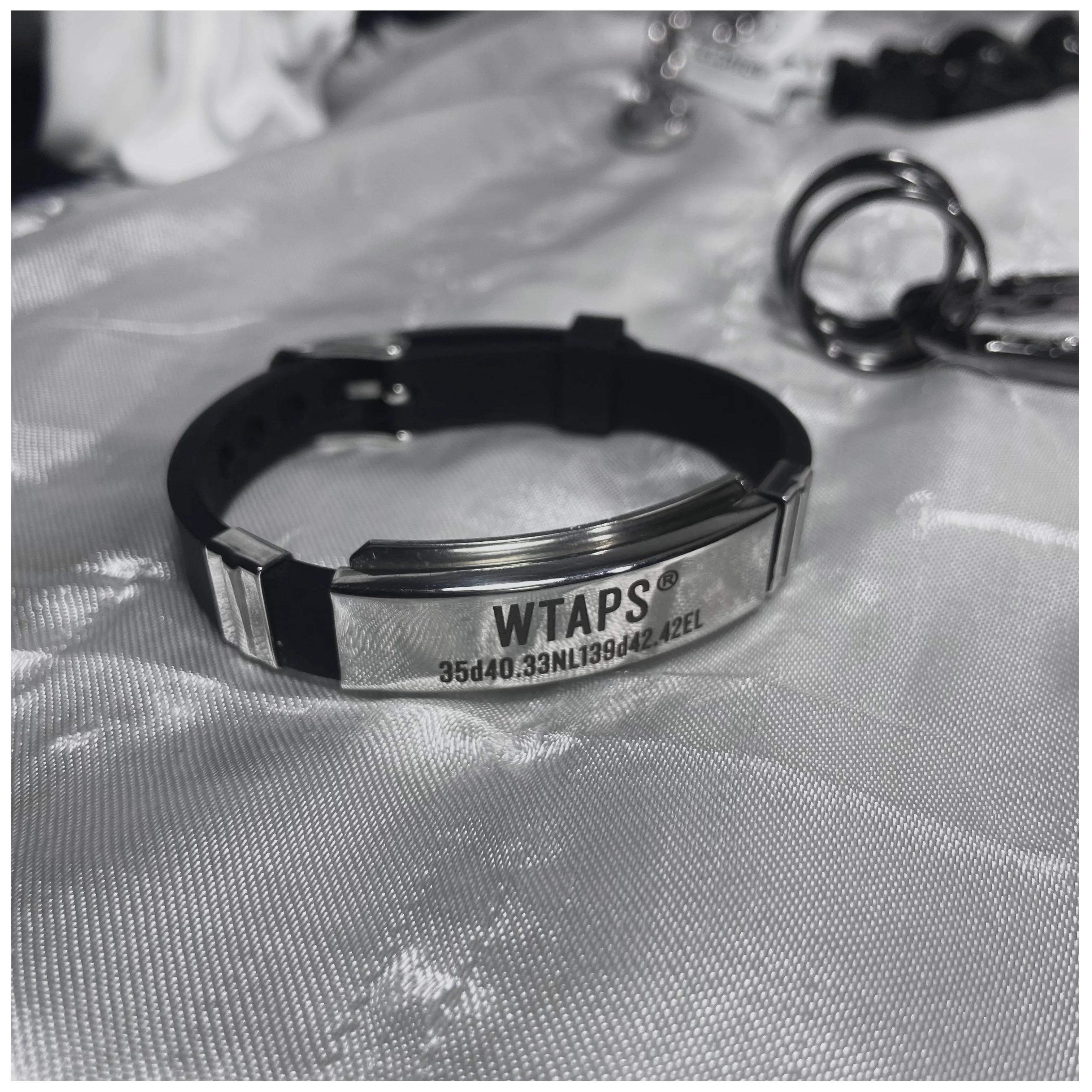 ダブルタップス WTAPS レザー ブレスレット バングル リストバンド wtaps レザー ブレスレット バングル リストバンド - メルカリ