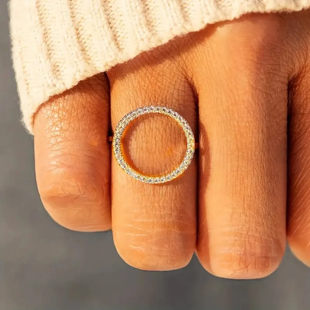 Anelli da Donna Semplici e Alla Moda con Zirconi 5A, Design a Cerchio Cavo, Gioielli in Acciaio Inossidabile per Uso Quotidiano