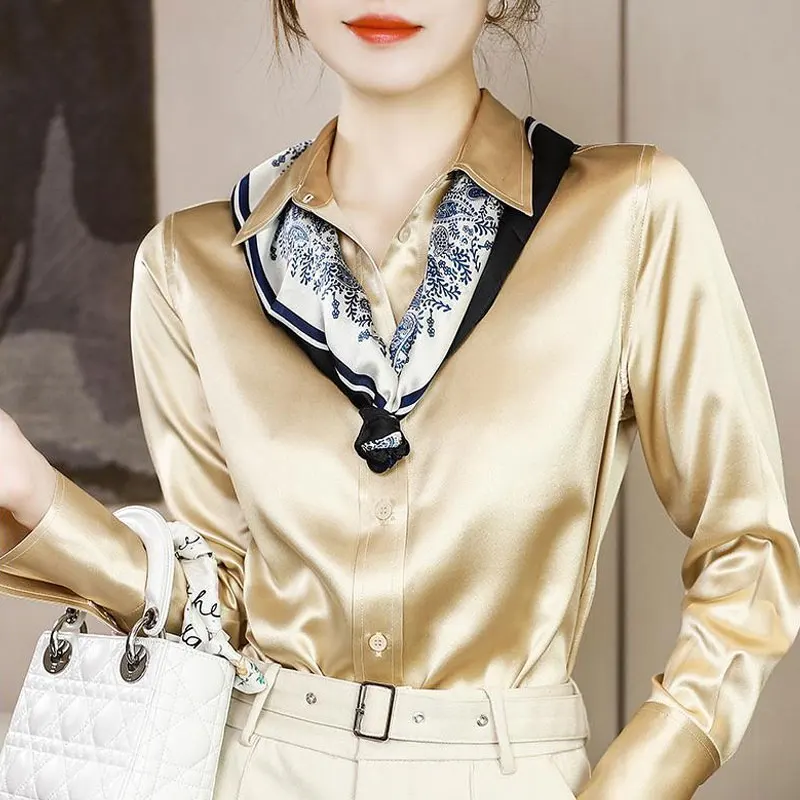 Рисунок 6 - Женская однотонная блузка с отложным воротником