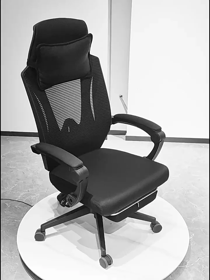 Ergonomic Office chair with Adjustable Footrest Height
