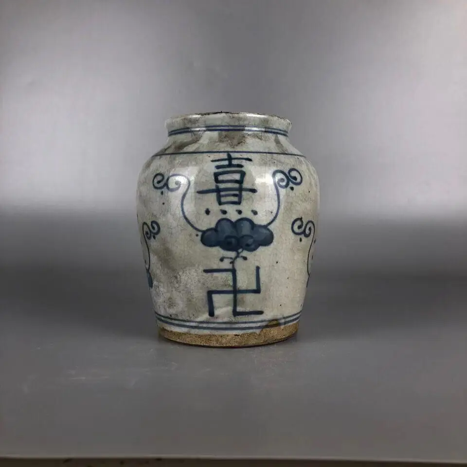 

Old Chinese Blue and white porcelain longevity jar in the late Qing Dynasty 15cm