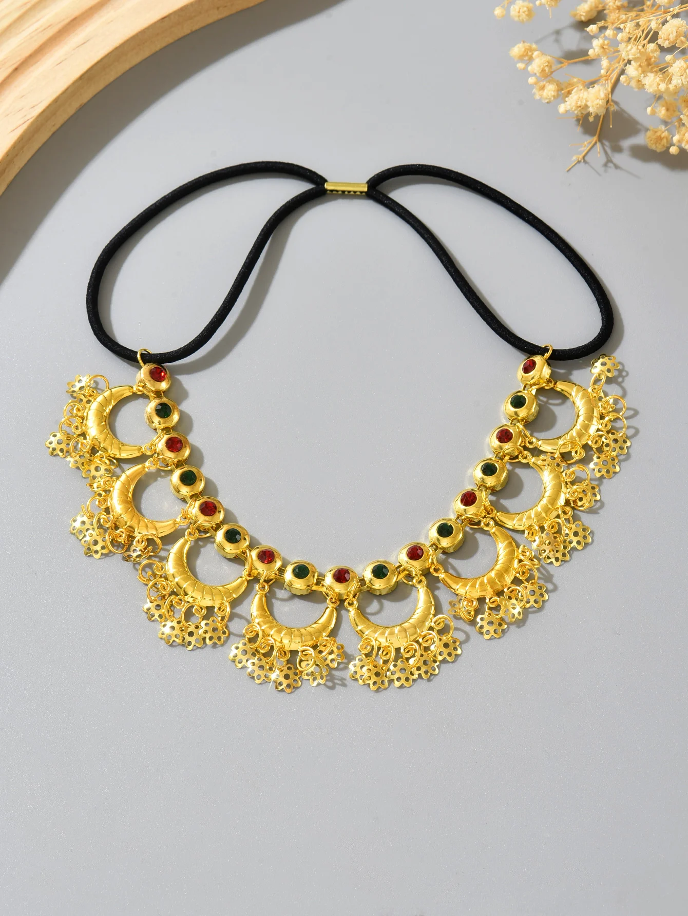 عقد عملات تراثي بحبل أسود – لمسة شرقية فاخرة